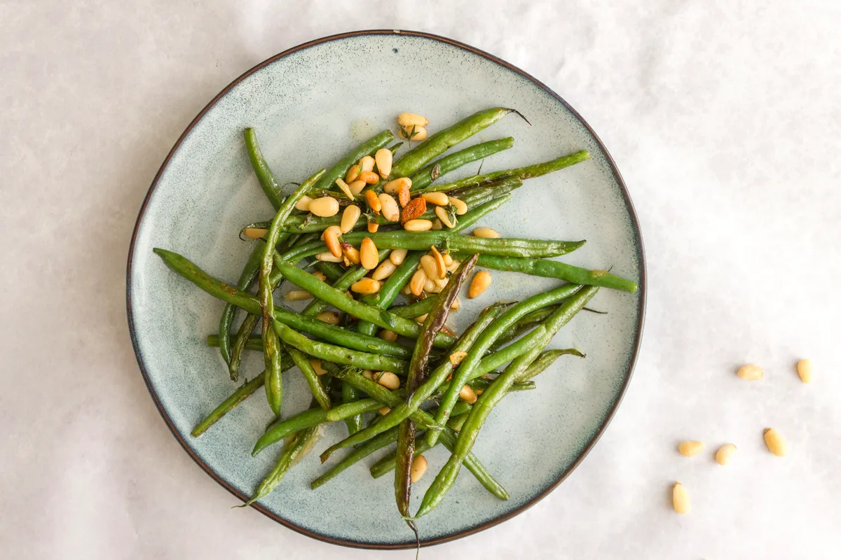 Keto Garlicky Green Beans With Pine Nuts